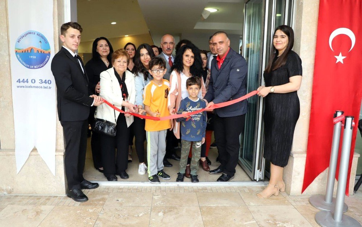 Aysen Arın ve Öğrencilerinin Resim Sergisi Sanatseverleri Hayran Bıraktı