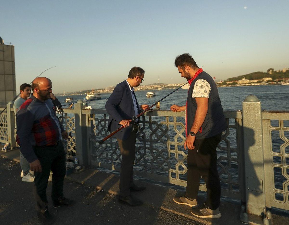 Bakan Kasapoğlu\'nun İstanbul\'da Balık Tutma Keyfi
