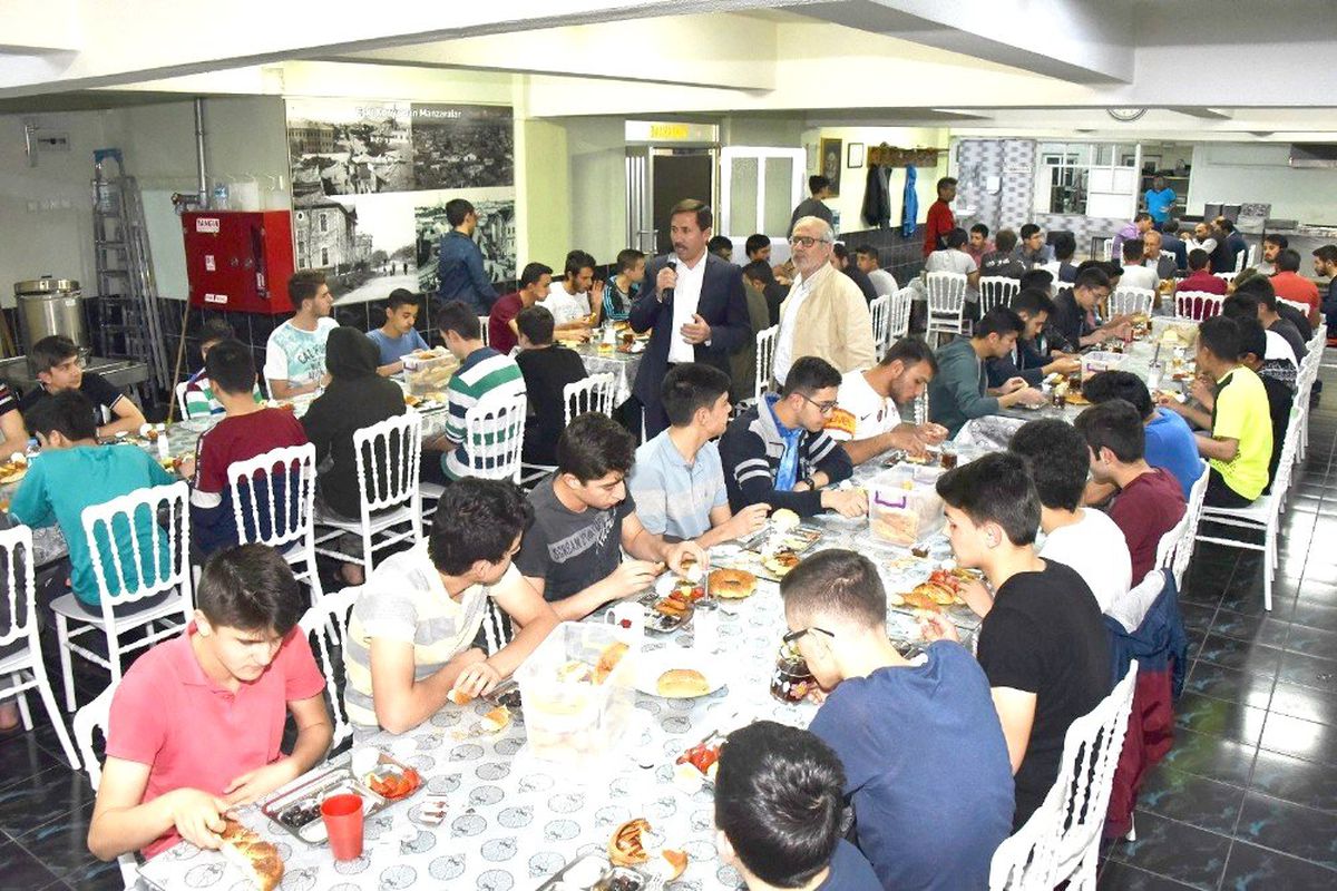 Başkan Kılca 7 Yıl Kaldığı Yurtta Sahur Yaptı