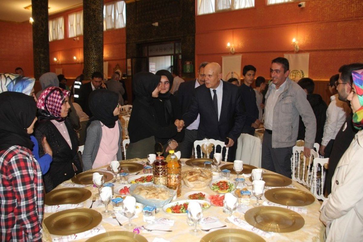 Bayburt Belediyesinden \'Dünya Yetimler Günü\' İftarı