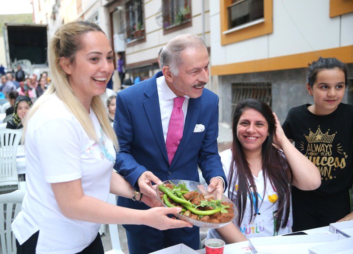 Bayrampaşa\'nın Sokakları Ramazan\'ın Bereketi ile Doldu