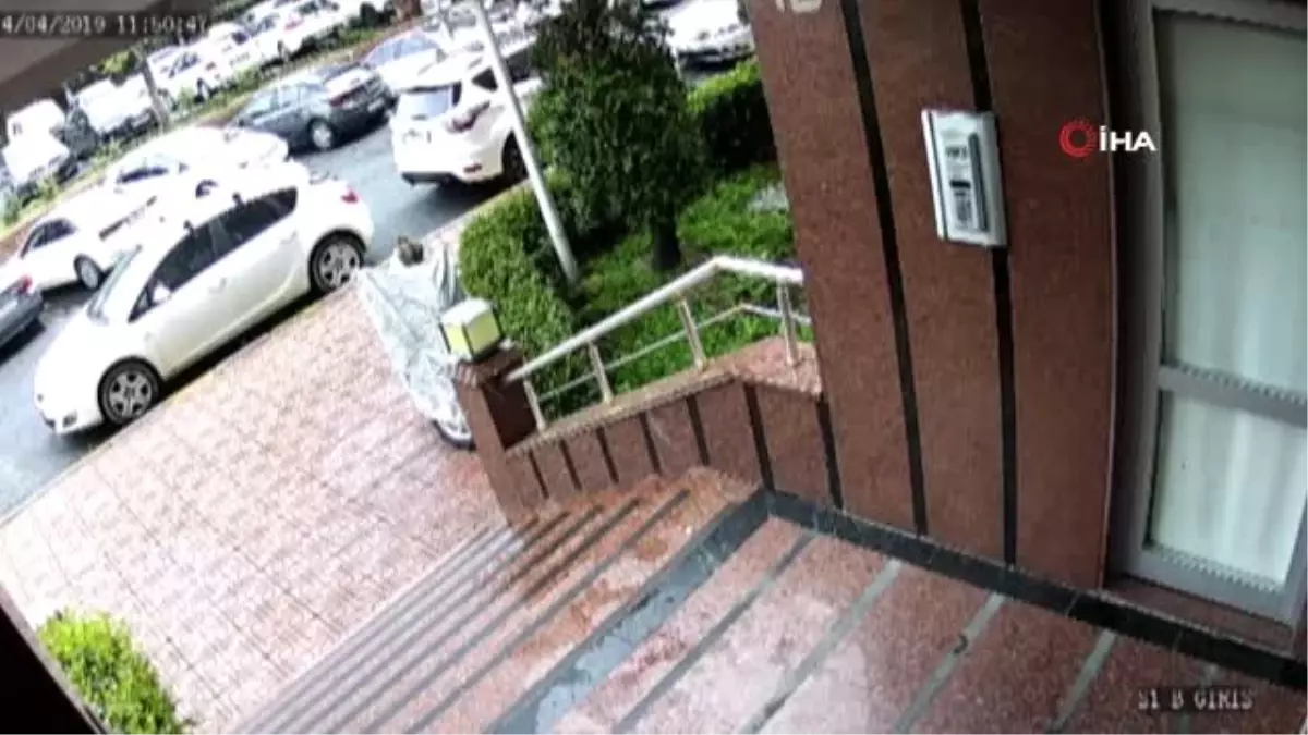 Bebek Bakma Bahanesiyle 100 Bin TL Değerinde Ziynet Eşyayı Çaldı...hırsızlık Zanlısı Kamerada