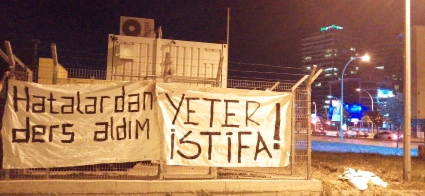 Bursaspor\'da Taraftarlardan Pankartlı Protesto