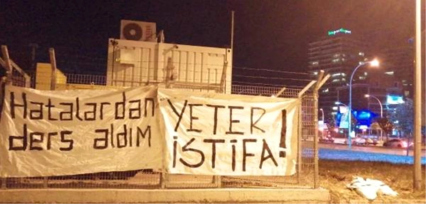 Bursaspor Taraftarından Pankartlı Protesto