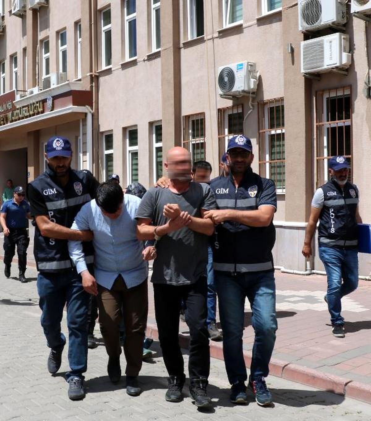 Çanakkale\'de 100 Kaçak ile 6 Organizatör Yakalandı