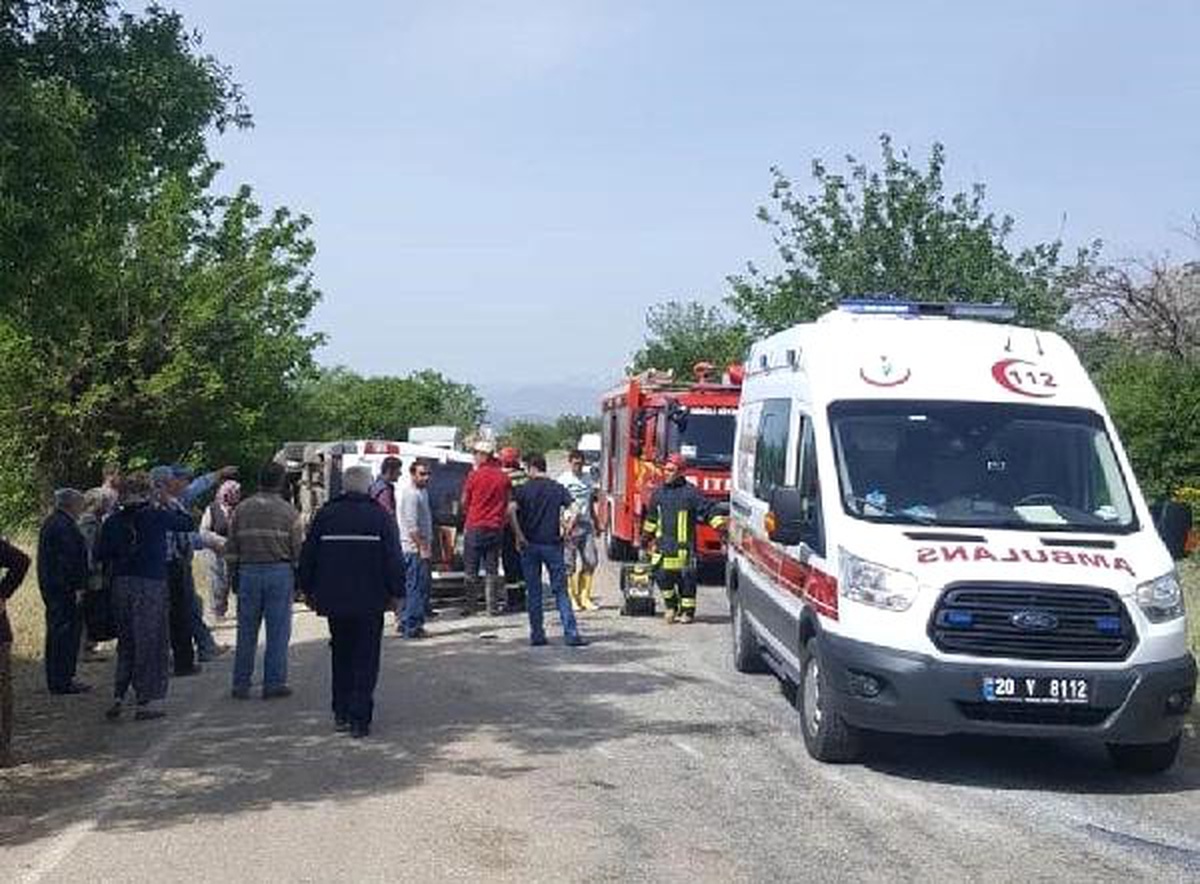 Denizli\'de 3 Aracın Karıştığı Zincirleme Kaza: 7 Yaralı