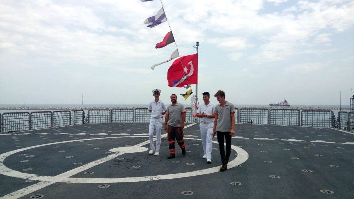 Dünyanın En Büyük Amfibi Çıkarma Gemilerinden Tcg Sancaktar Ziyarete Açıldı