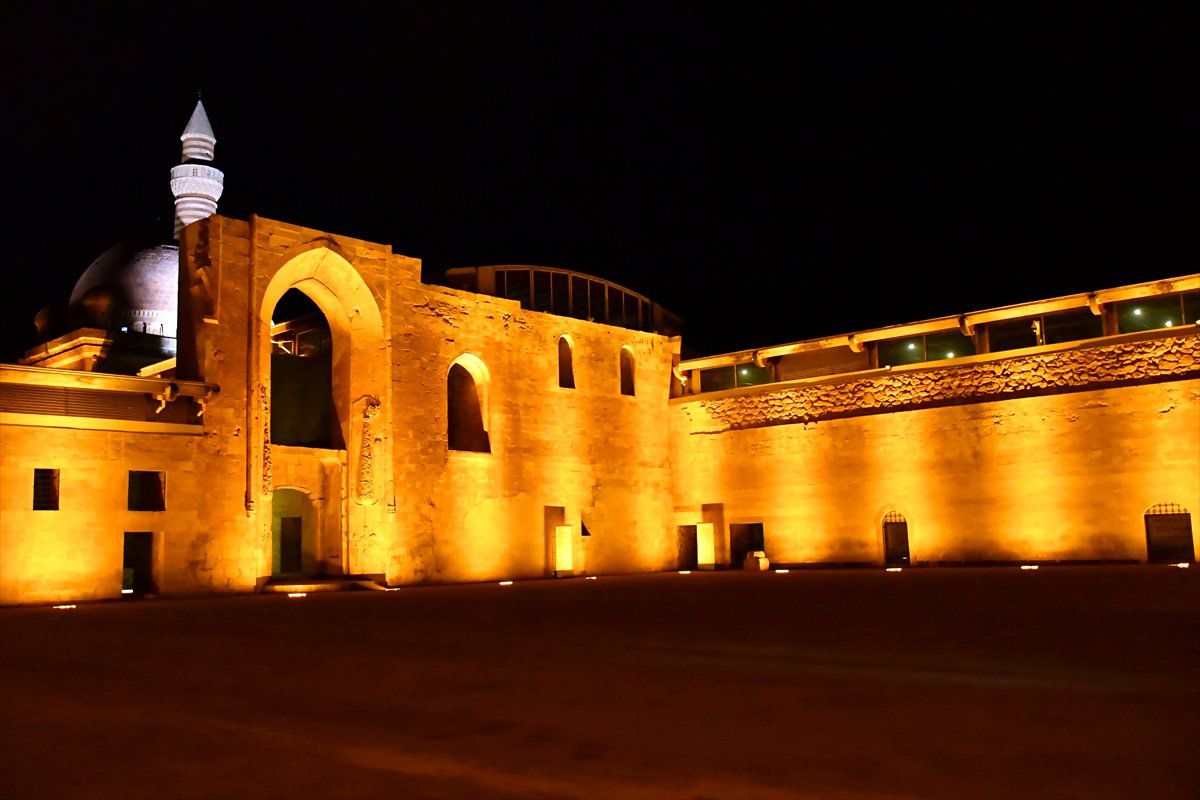 Ecdat Yadigarı İshak Paşa Sarayı Işıl Işıl