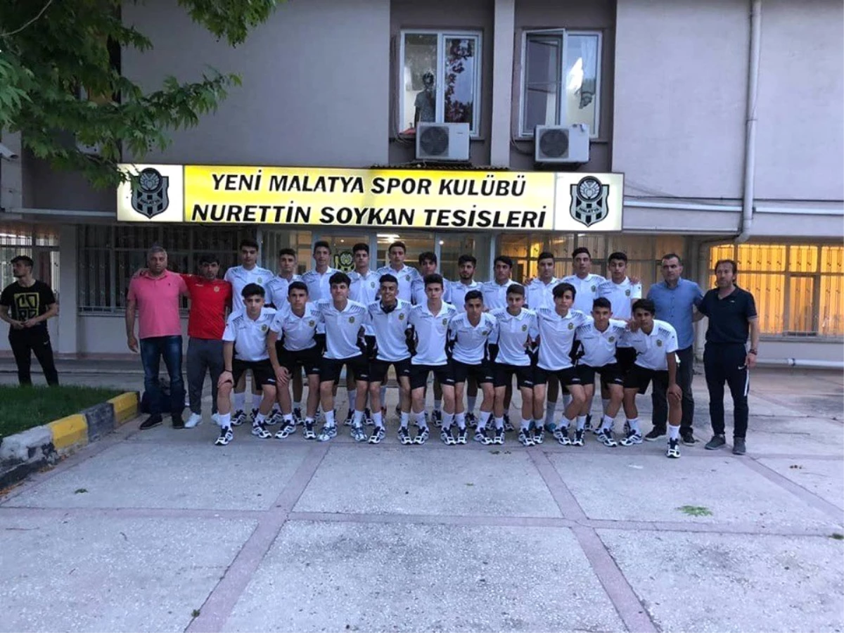 Evkur Yeni Malatyaspor U15 Takımı Antalyaspor\'u 1-0 Yendi