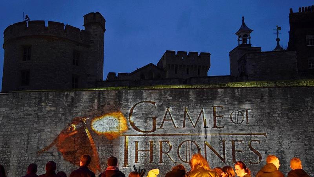 Game Of Thrones\'un Son Bölümü Paris\'in En Büyük Sinema Ekranında Yayınlandı