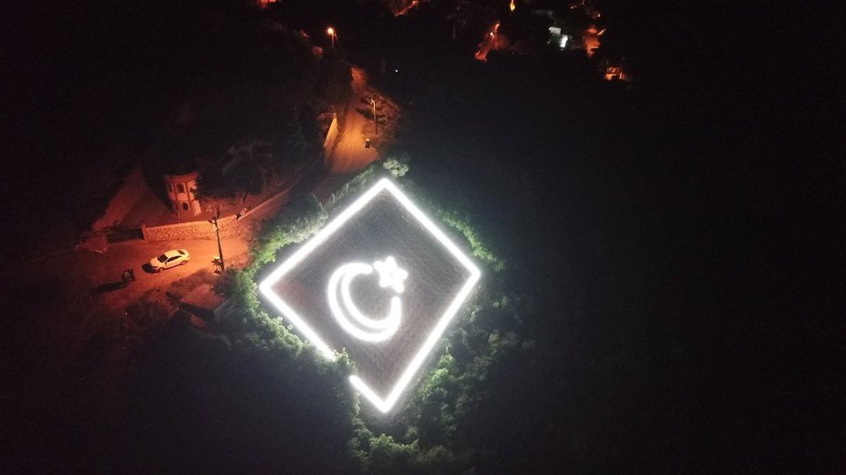 Gemlik\'te Dev Türk Bayrağı Yeniden Işıl Işıl