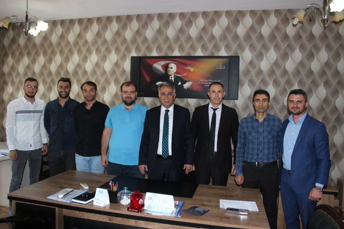 Gönen, Ödül Alan Okulu Kutladı