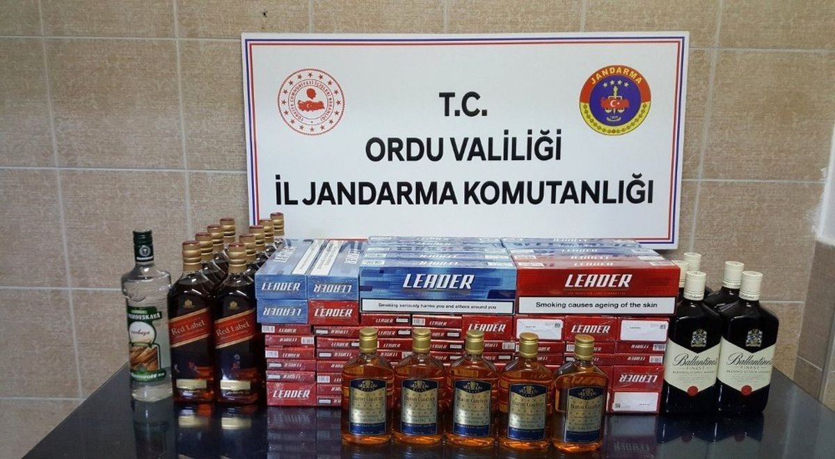 Gürcü Otobüsünde Kaçak Alkol ve Sigara Ele Geçirildi