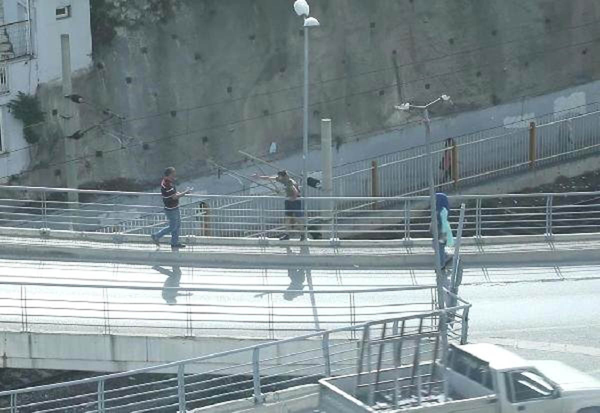 Hırsızlık Şüphelisi Köprüden Atlarken Kolundan Yakalandı
