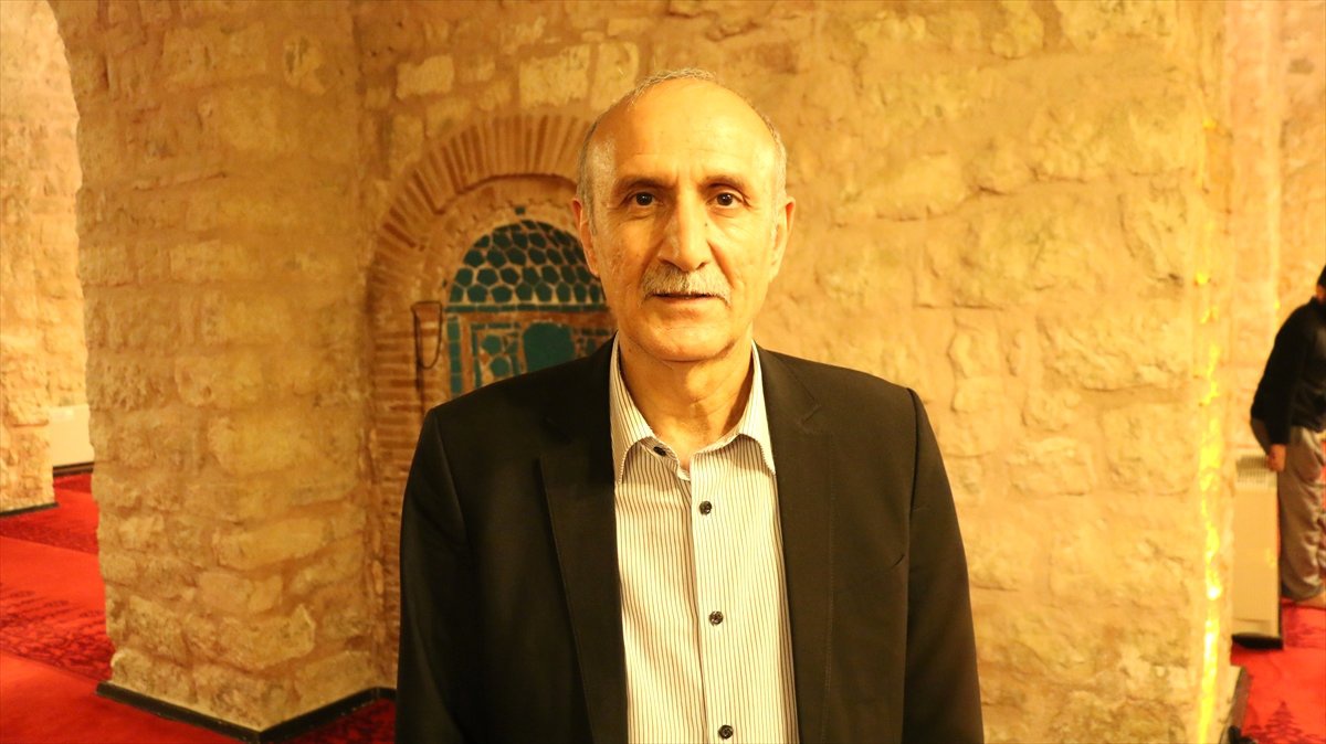 Huzur ve Bereket Ayı Ramazan - Tarihi Camide Hatimle Namaza Saf Tutuyorlar