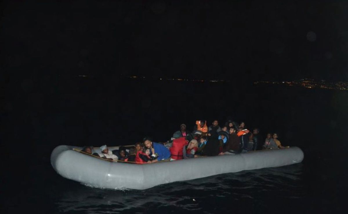 Kuşadası 2 Ayrı Operasyonda 38\'i Çocuk 79 Kaçak Göçmen Yakalandı