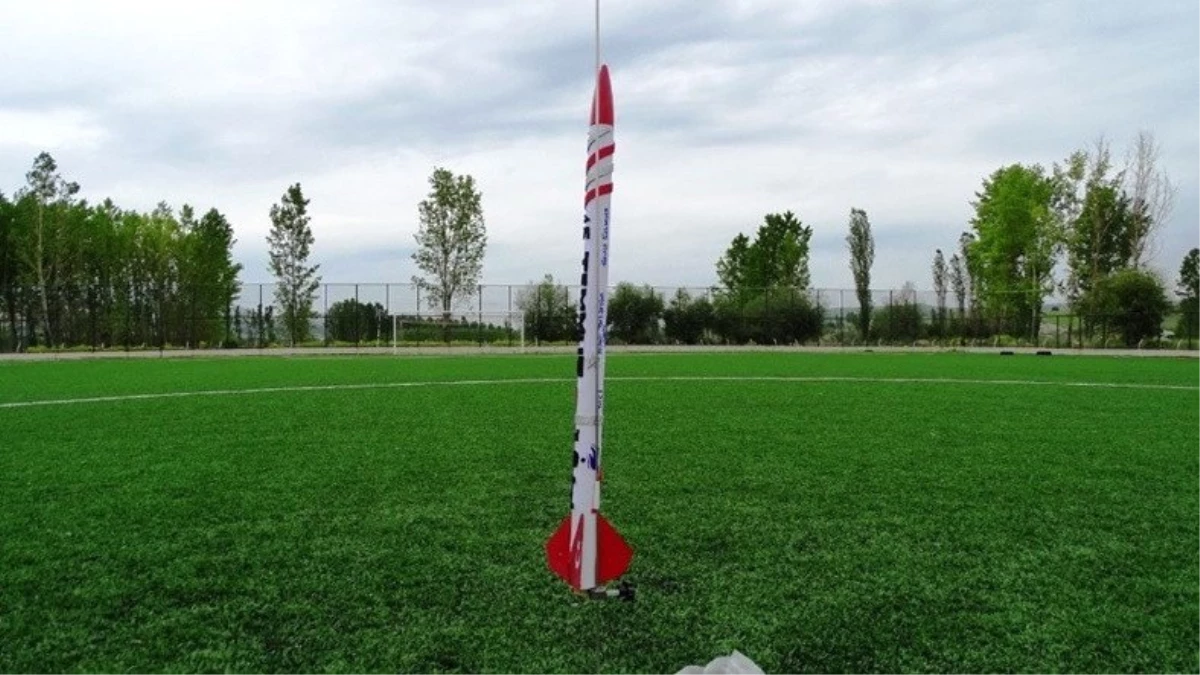 Kütahya 15 Temmuz Şehitler Anadolu Lisesi Öğrencilerinin Geliştirdiği Roket Fırlatıldı (Video)