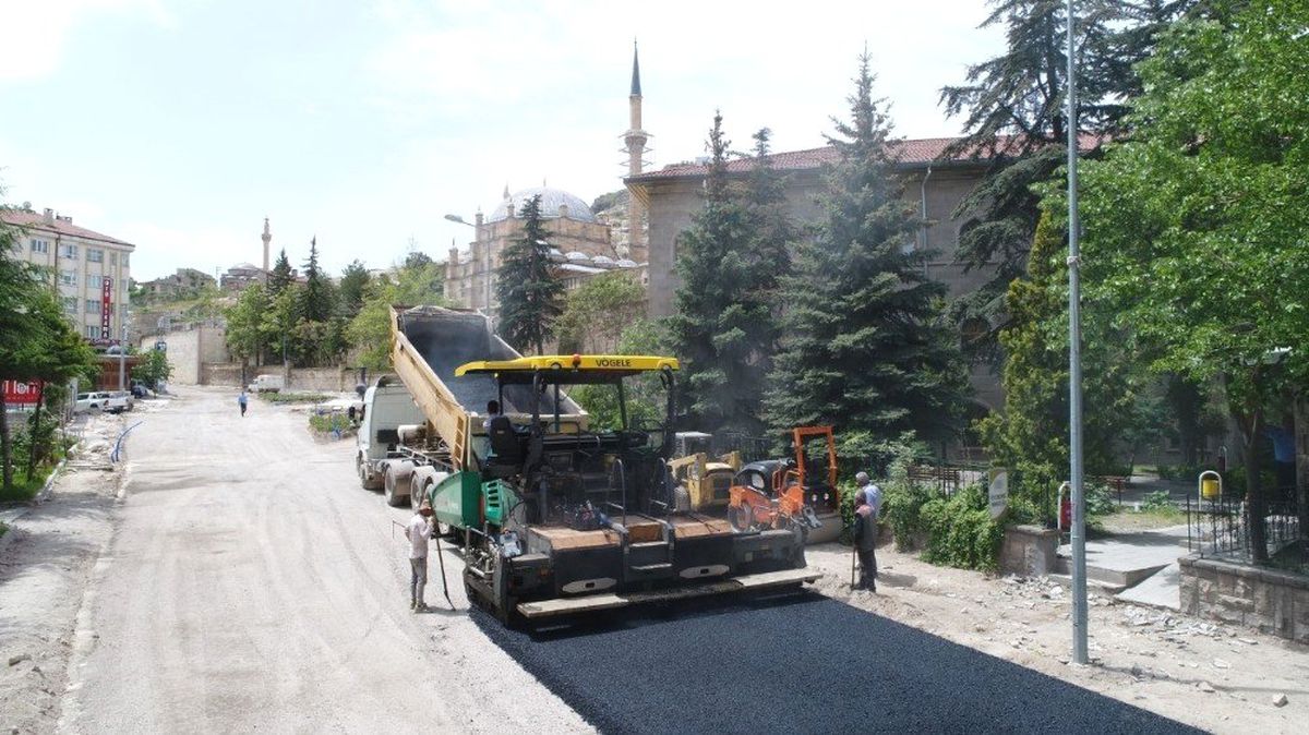 Lale Caddesinde Sıcak Asfalt Dökümüne Başlandı