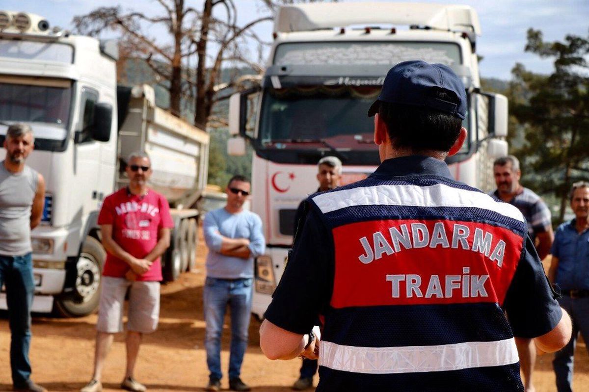 Muğla\'da Kamyon ve Çekici Şoförlerine Trafik Eğitimi
