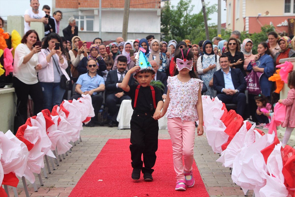 Öğrencilerden "Geri Dönüşüm" Defilesi