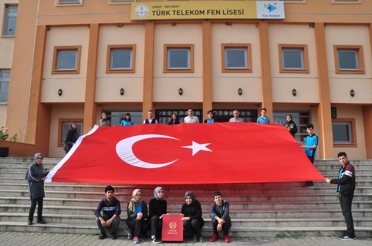 Öğrencilerin "Anıtkabir\'den Türk Bayrağı" İsteği Yerine Getirildi