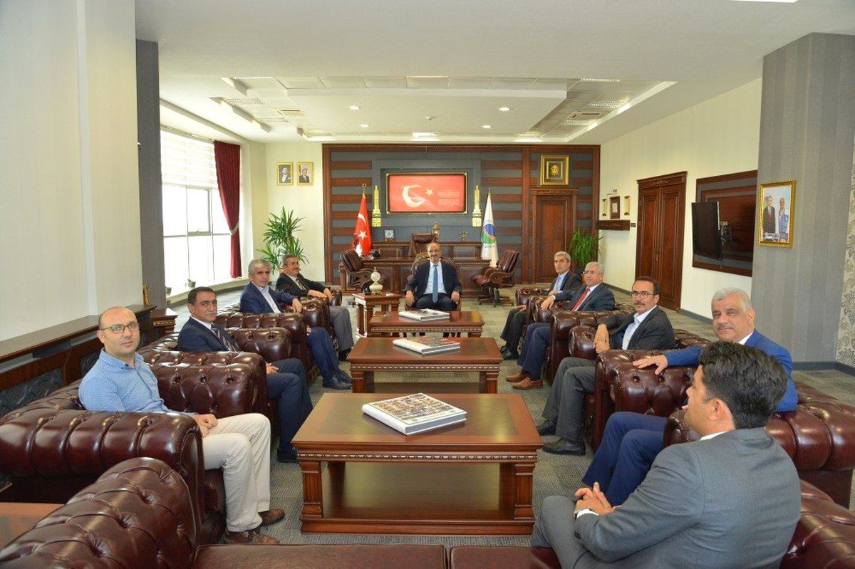 Rektör Karakaya, \'Turuncu Bayrak\' Alan Yöneticilere Teşekkür Etti