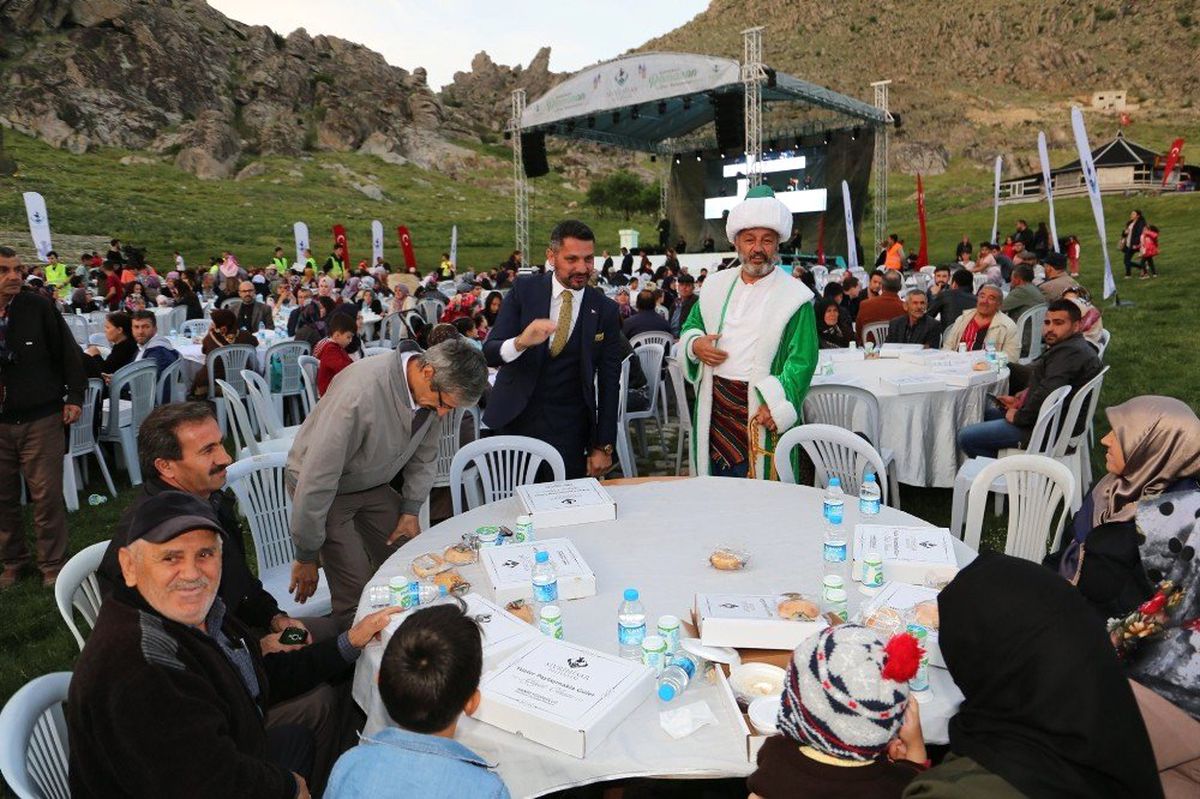 Sivrihisar\'da İftar Sofrası