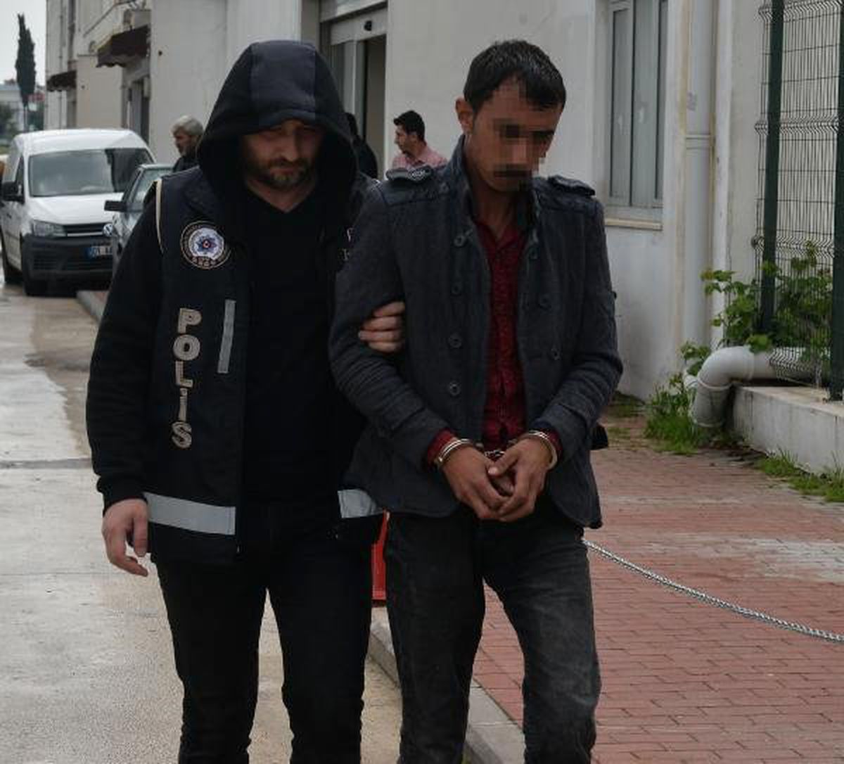 Suriyelinin \'Kaliforniyum\' Diyerek Satmaya Çalıştığı Madde Reçine Çıktı