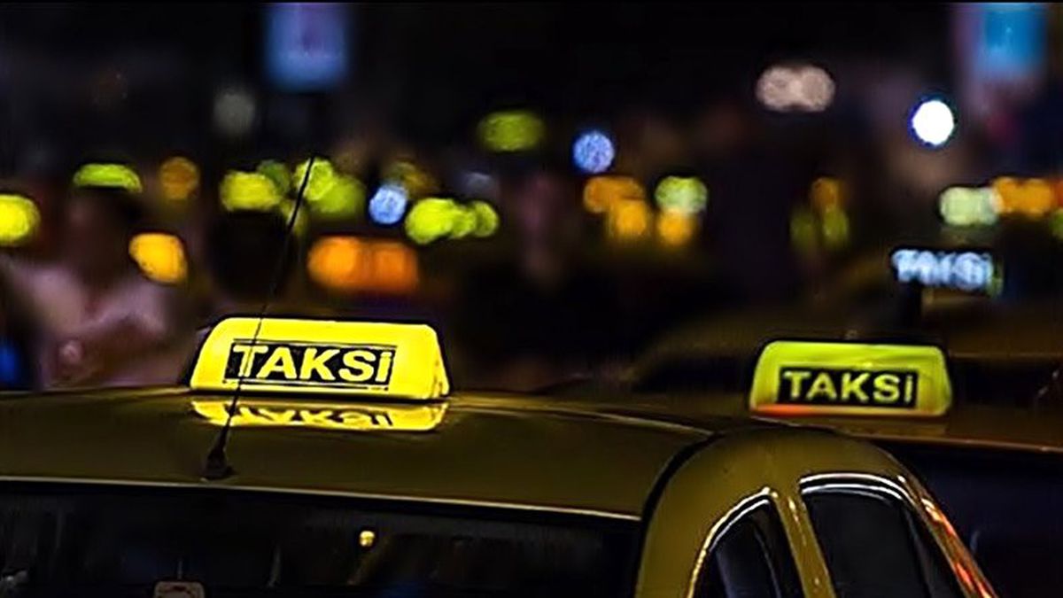Taksiciler İstanbul Havalimanı\'nda Uber Şoförüne Saldırdılar (Video)