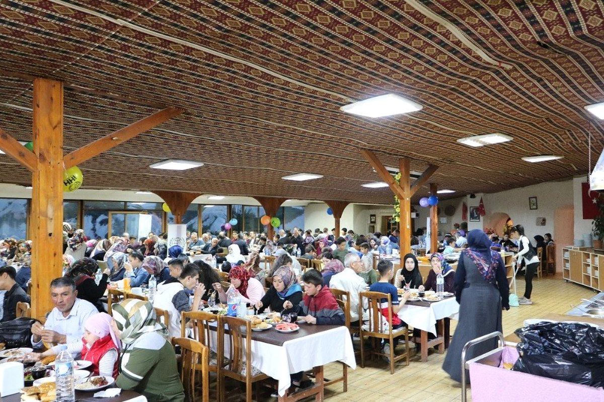 Uçhisar Belediyesi Yetimler ve Aileler İçin İftar Yemeği Düzenledi