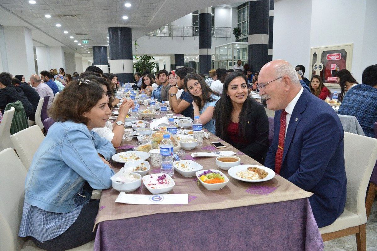 Uşak Üniversitesi\'nde İftar Vakti