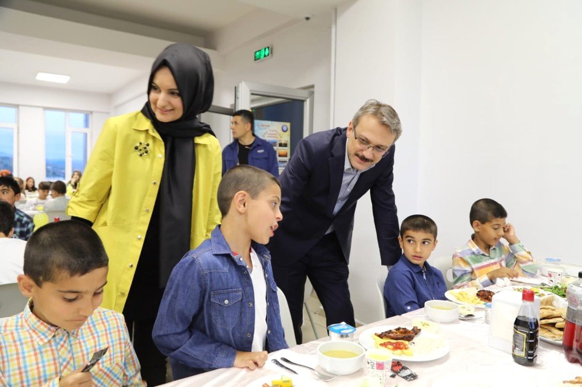 Vali Ekinci, "Sizleri Koruyup Kollayan Güçlü Bir Devletiniz Var"