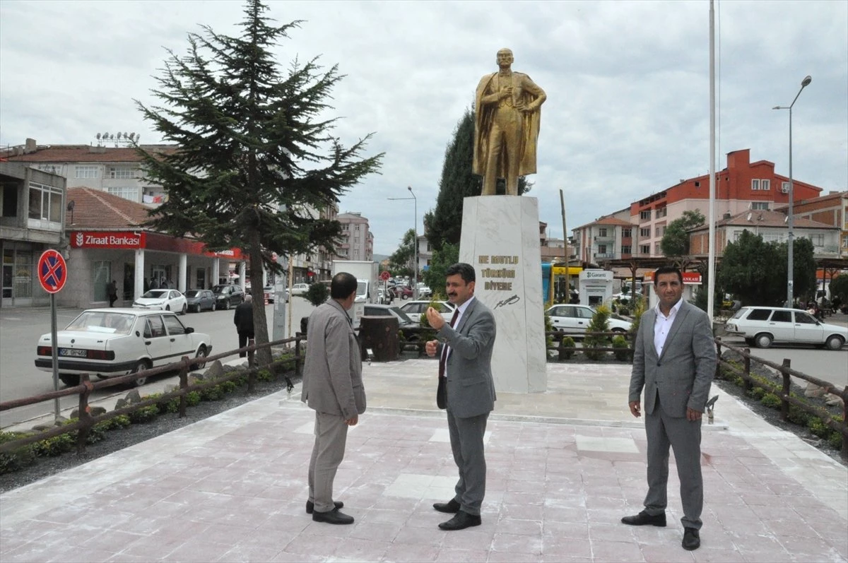 Yerköy\'de Atatürk Anıtının Çevre Düzenlemesi Yapıldı