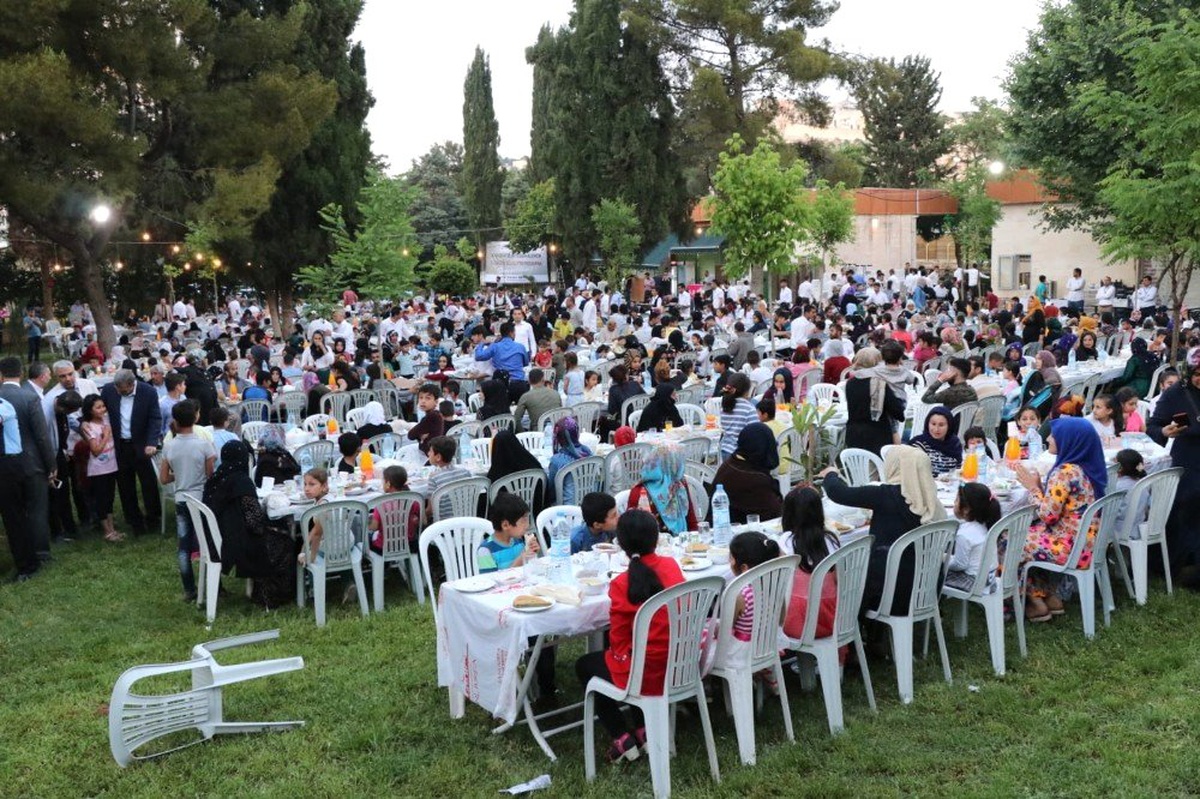 Yetim ve Öksüzler Kardeşlik Sofrasında Buluştu