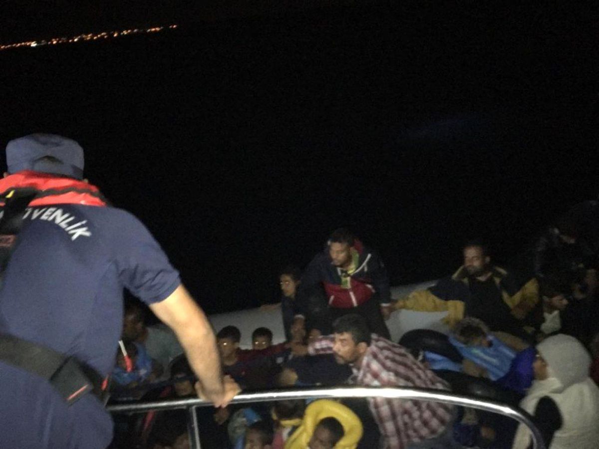 10 Kişilik Lastik Botla Ölüm Yolculuğuna Çıkan 40 Kaçak Yakalandı