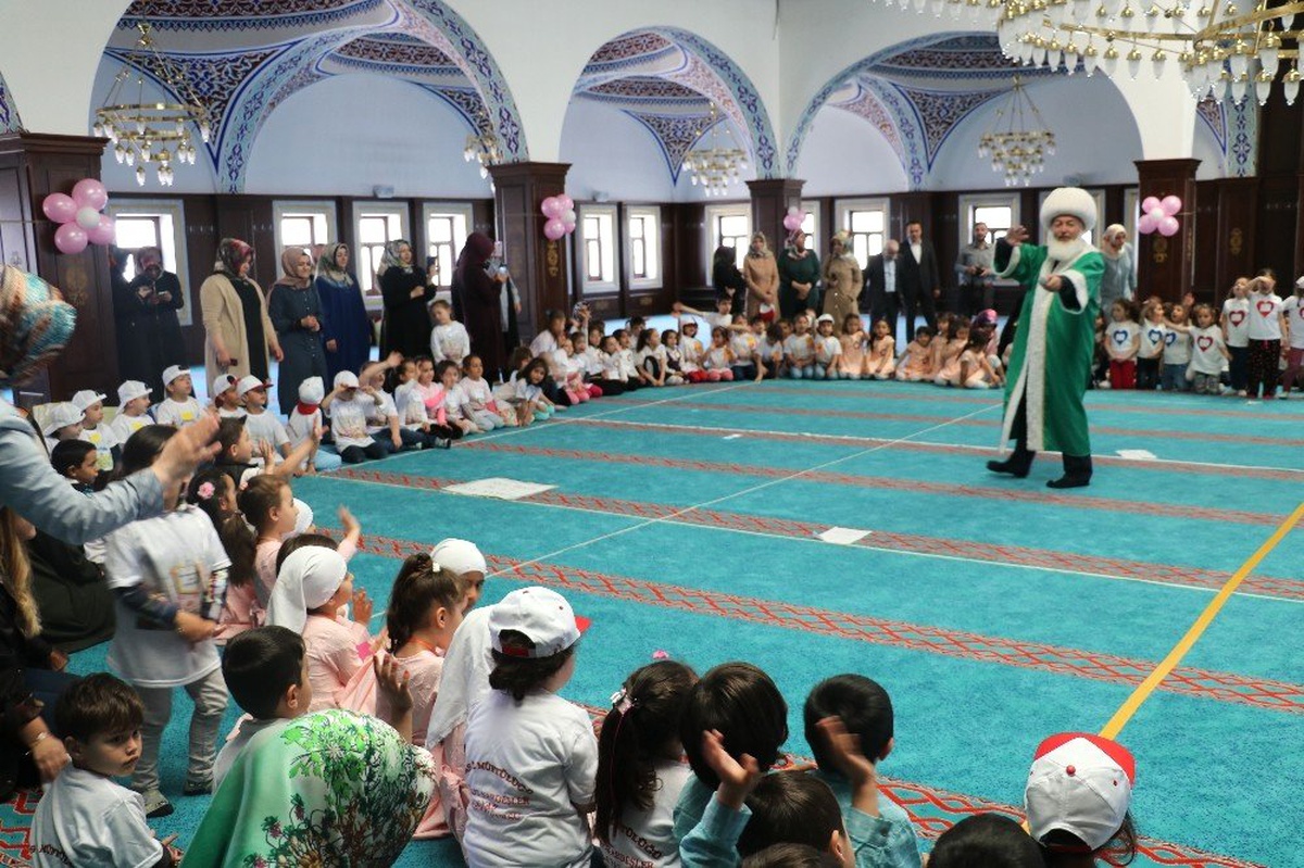 4-6 Yaş Arası Kur-an Kursu Talebelerinin Yıl Sonu Şenliği