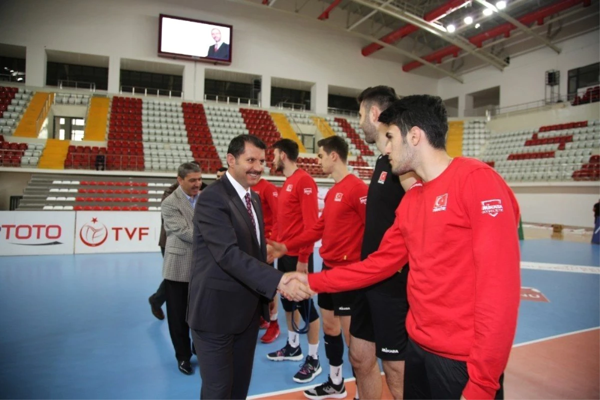 A Milli Erkek Voleybol Takımı Sivas\'ta Kampa Girdi