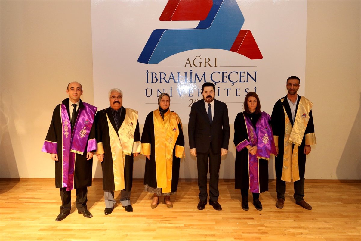 Aiçü\'de Akademik Giysi ve Ödül Töreni Yapıldı