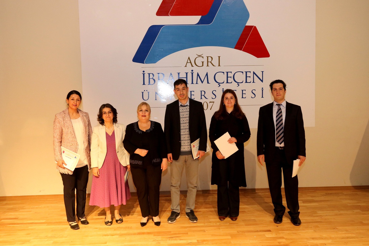 AİÇÜ\'de IC Vakfı Bilimsel Teşvik Ödülleri ve Akademik Giysi Töreni Yapıldı