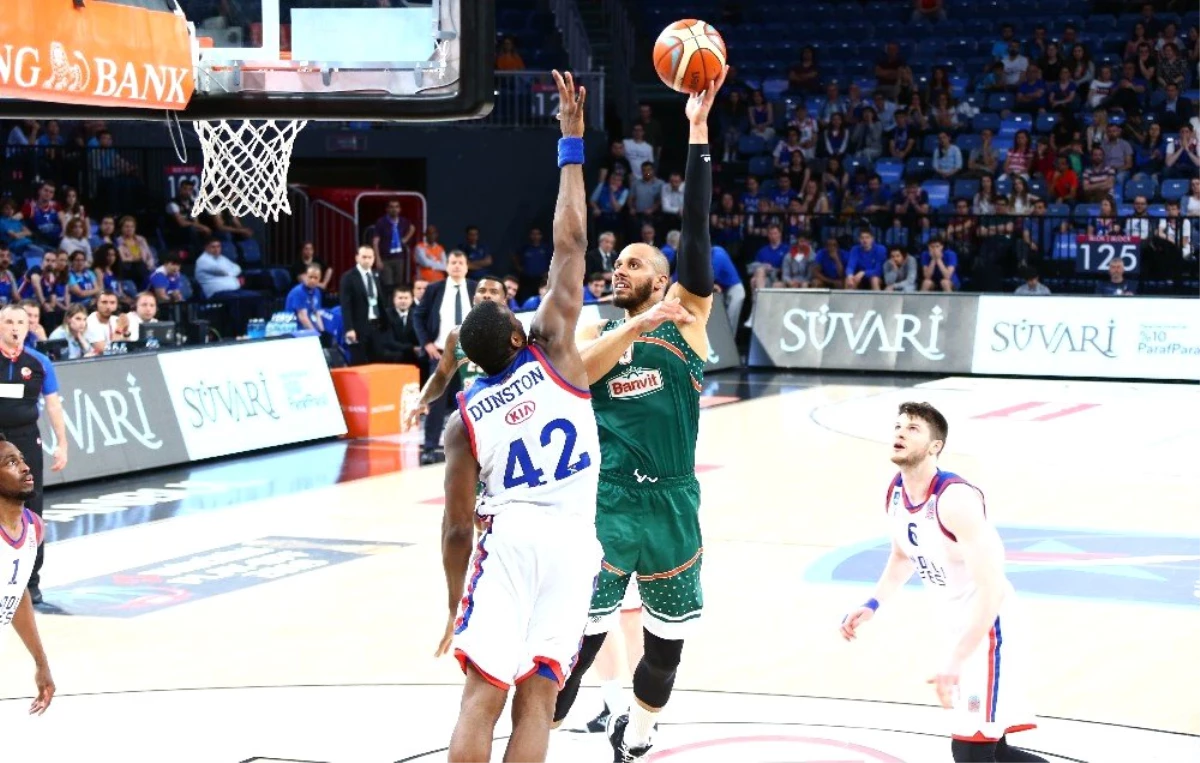 Anadolu Efes, Seride 1-0 Öne Geçti