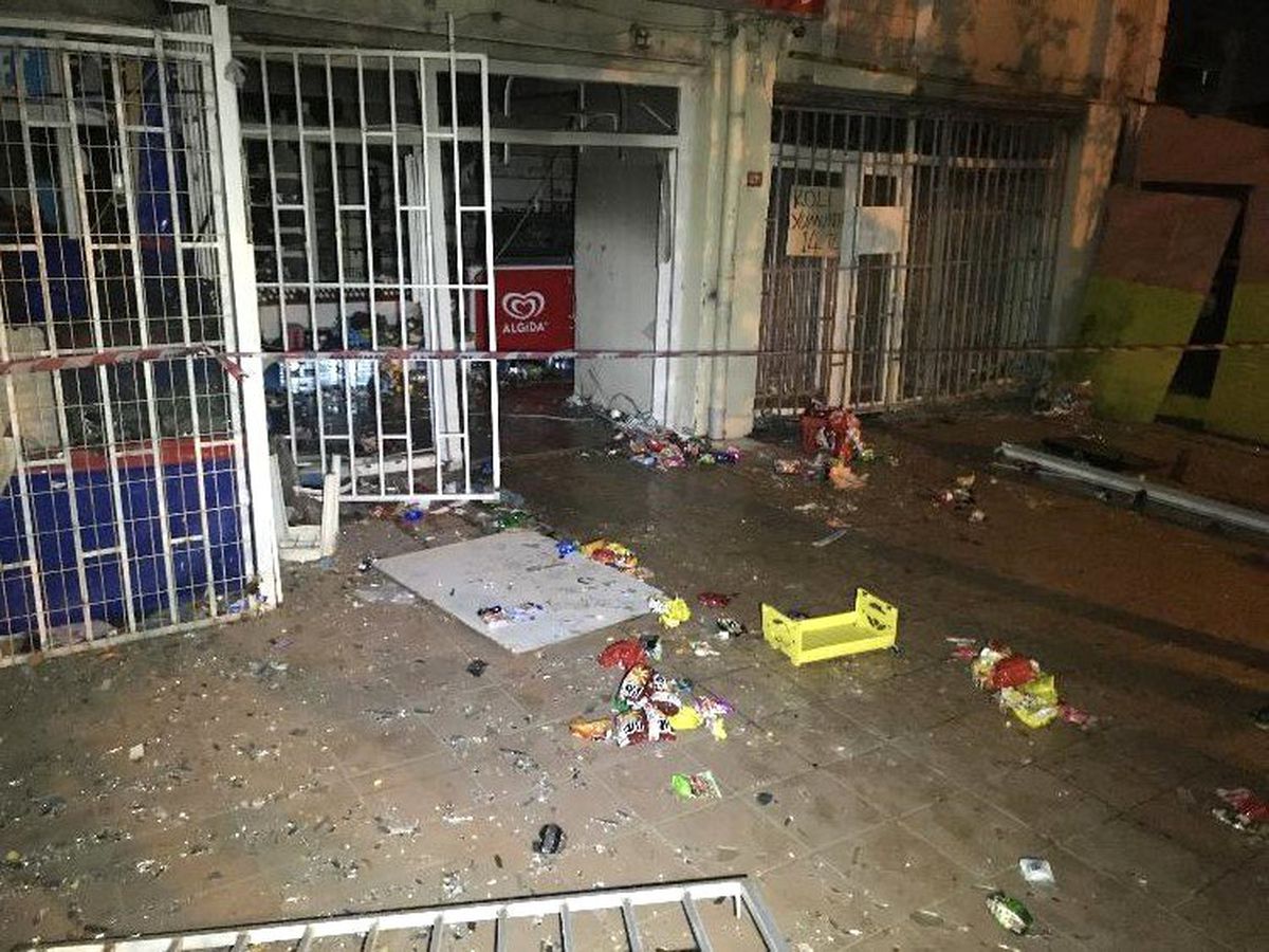 Bağcılar\'da Markette Önce Patlama Sonra Yangın