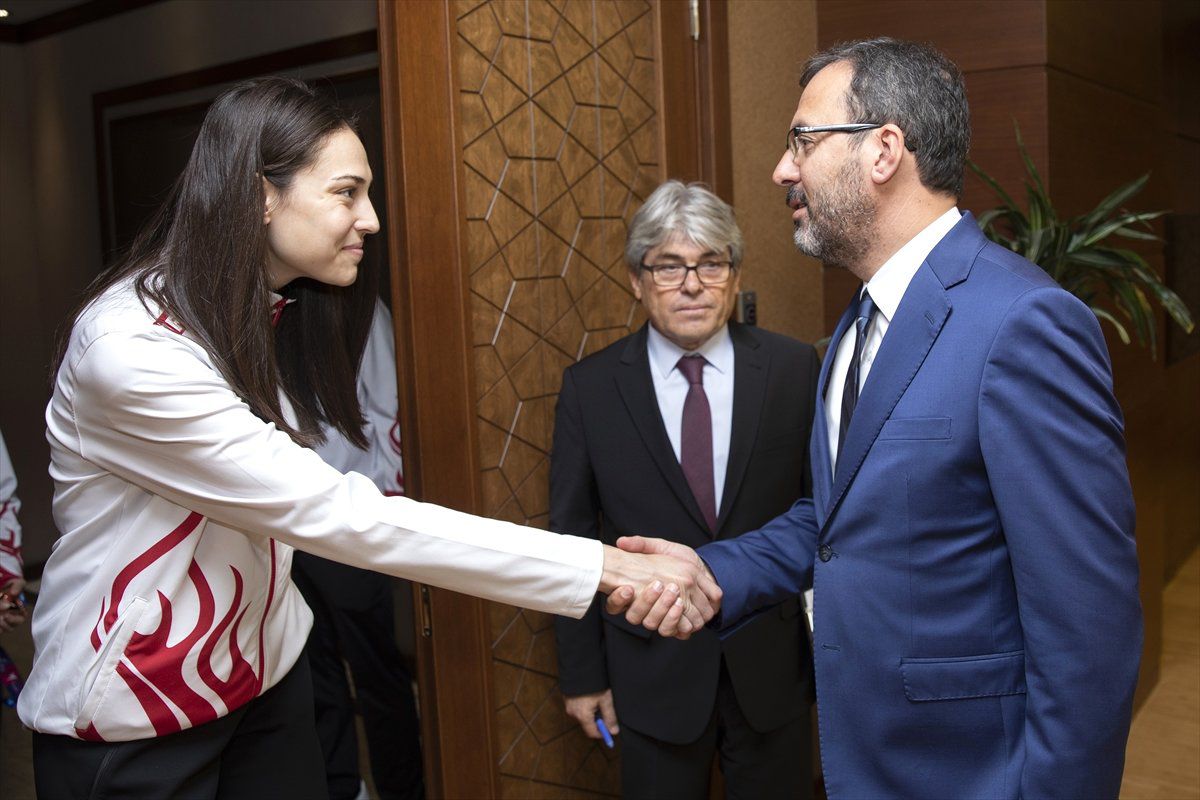 Bakan Kasapoğlu, Milli Tekvandocuları Kabul Etti