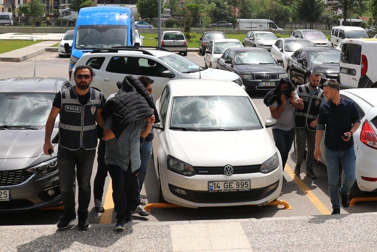 Balkondan Girdikleri Evden 5 Bin Lira ve Ziynet Eşyalarını Çaldılar