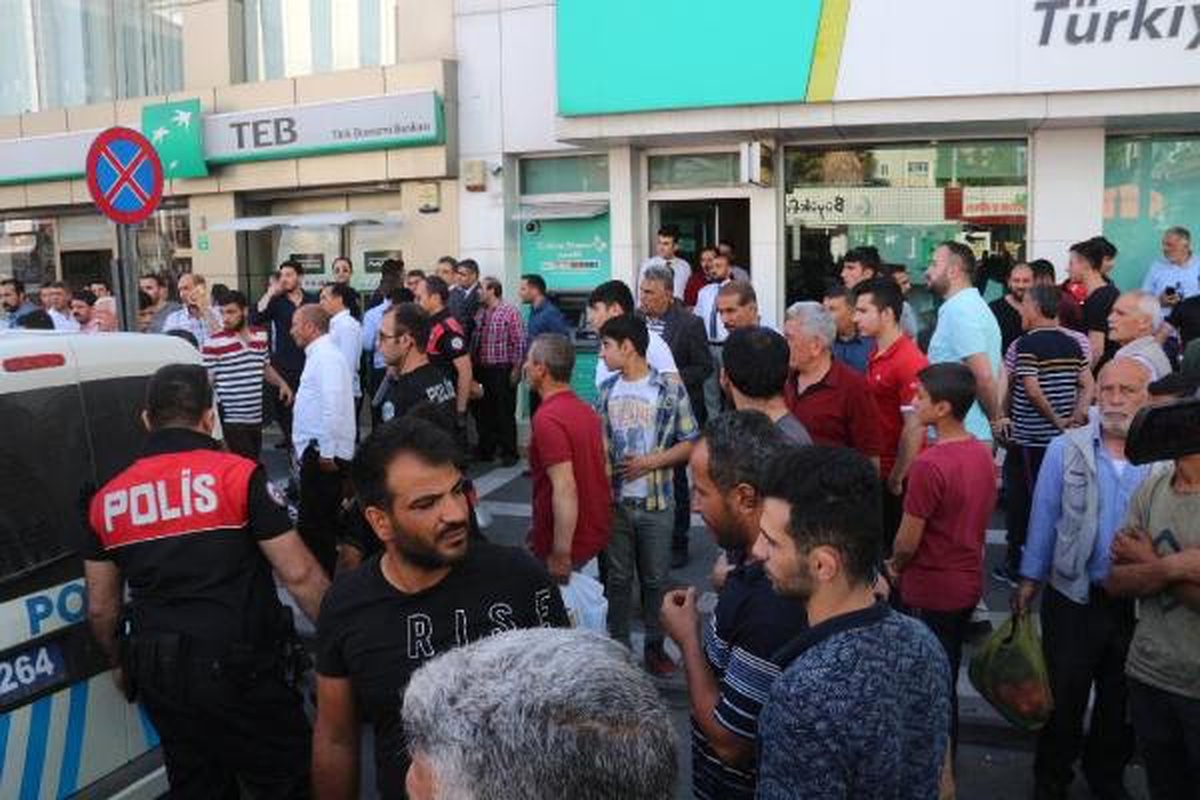 Banka Çalışanın Yakınları Tartıştığı Müşterinin Otelini Bastı: 7 Yaralı