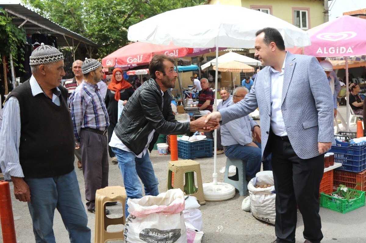 Başkan Dutlulu, Köy Pazarında Esnaf ve Vatandaşla Buluştu