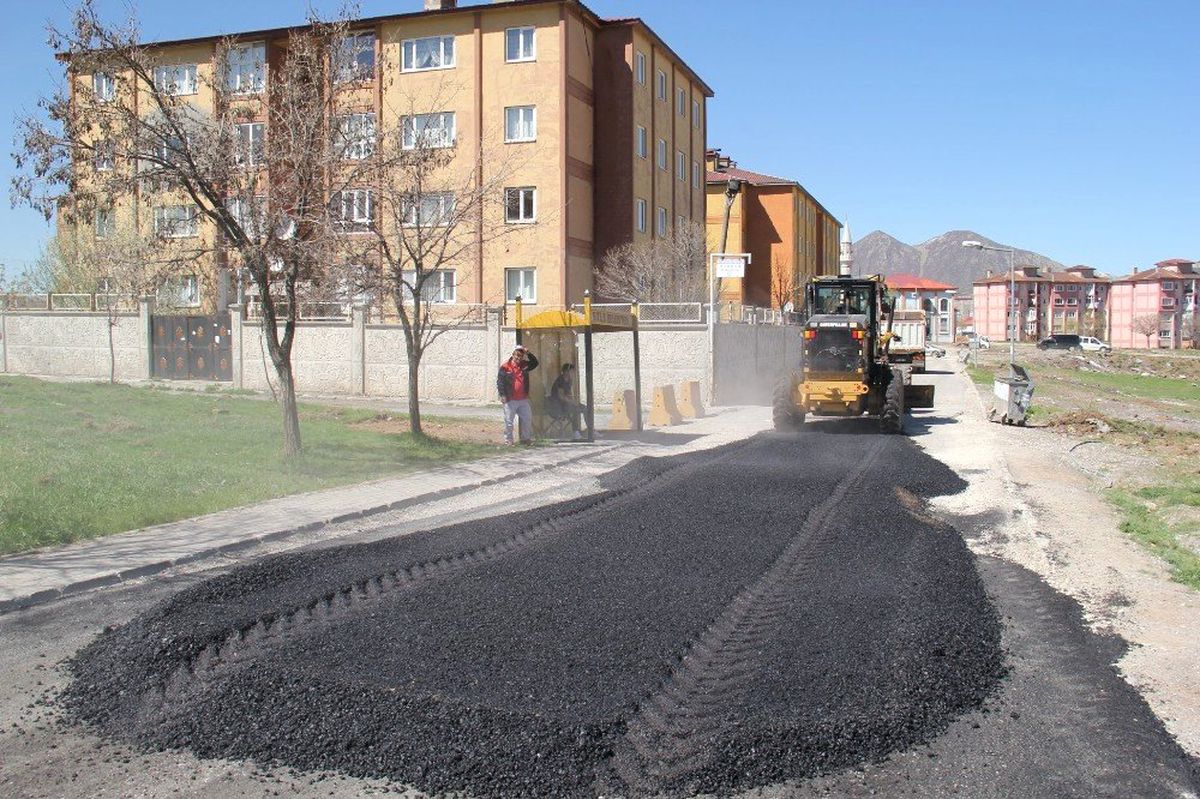Bitlis Belediyesinden Yol Asfaltlama Çalışması