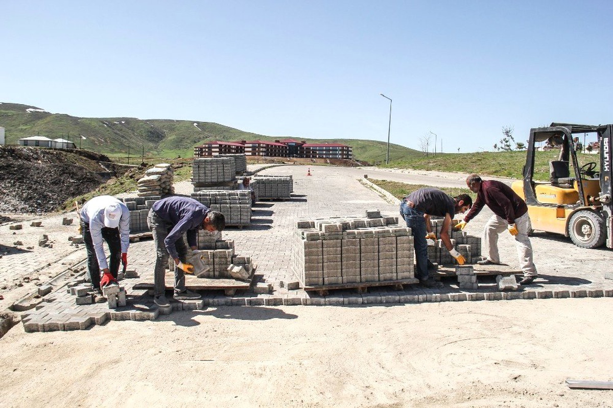 Bitlis Belediyesinin Parke Yenilme Çalışması
