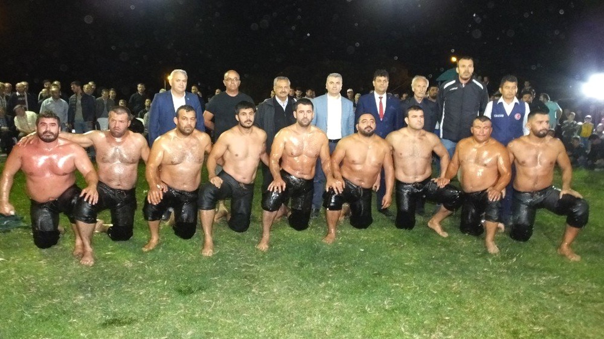 Burhaniye\'de Sübeylidere Gece Güreşleri 25 Mayısta Yapılacak