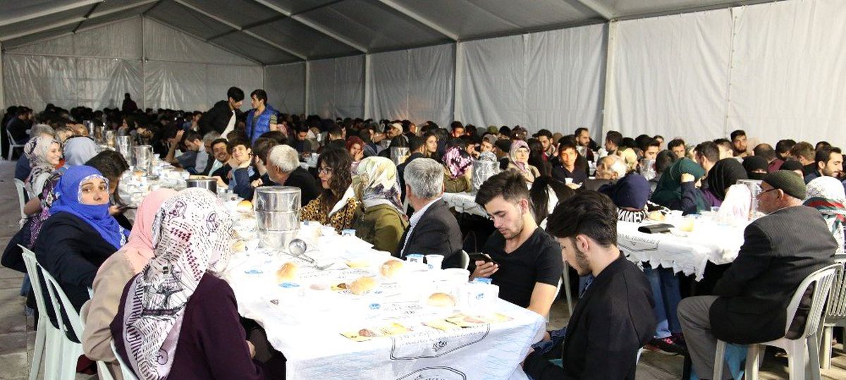 Büyükşehir\'den 85 Bin Kişiye İftar Yemeği