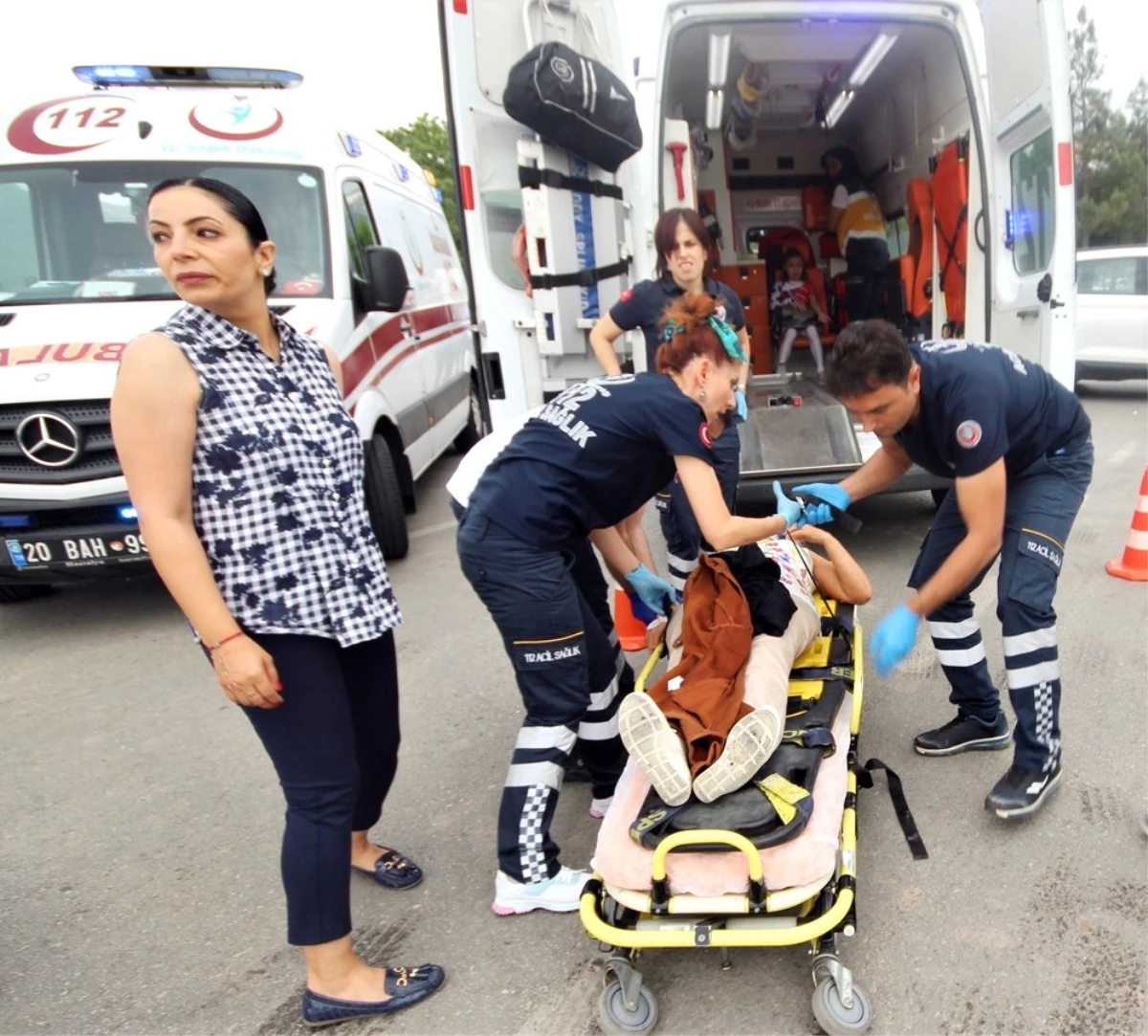 Denizli\'de Öğrenci Servisi Kazası: 14 Yaralı